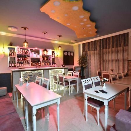 California Boutique Hotel Yerevan Bagian luar foto
