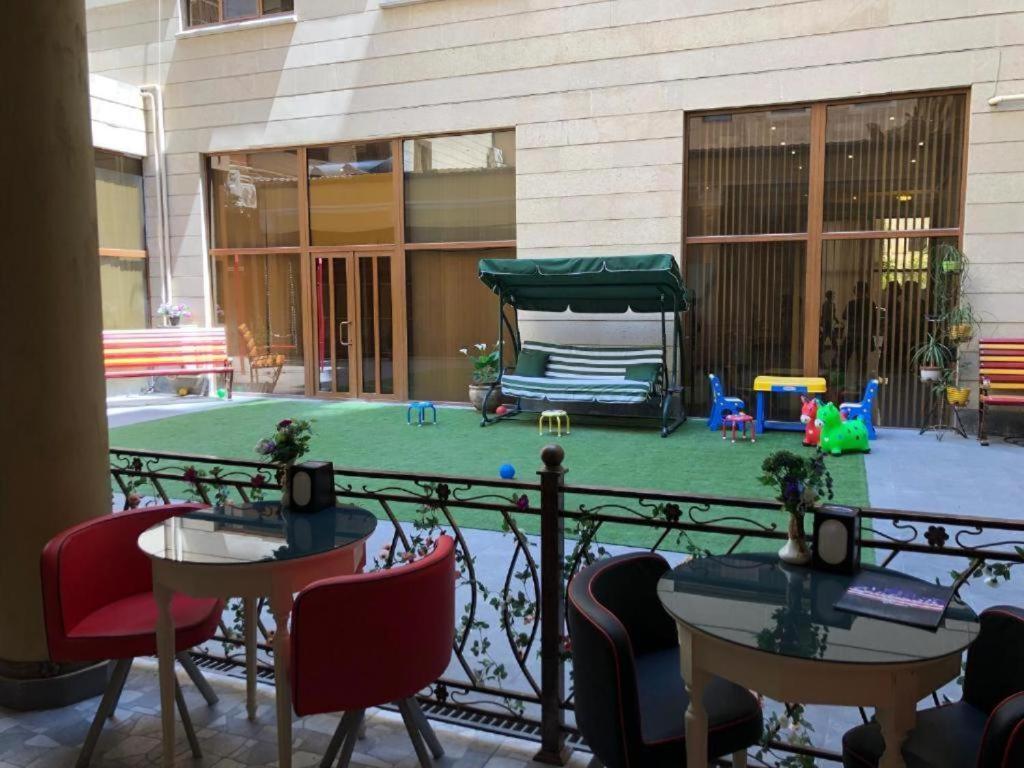 California Boutique Hotel Yerevan Bagian luar foto