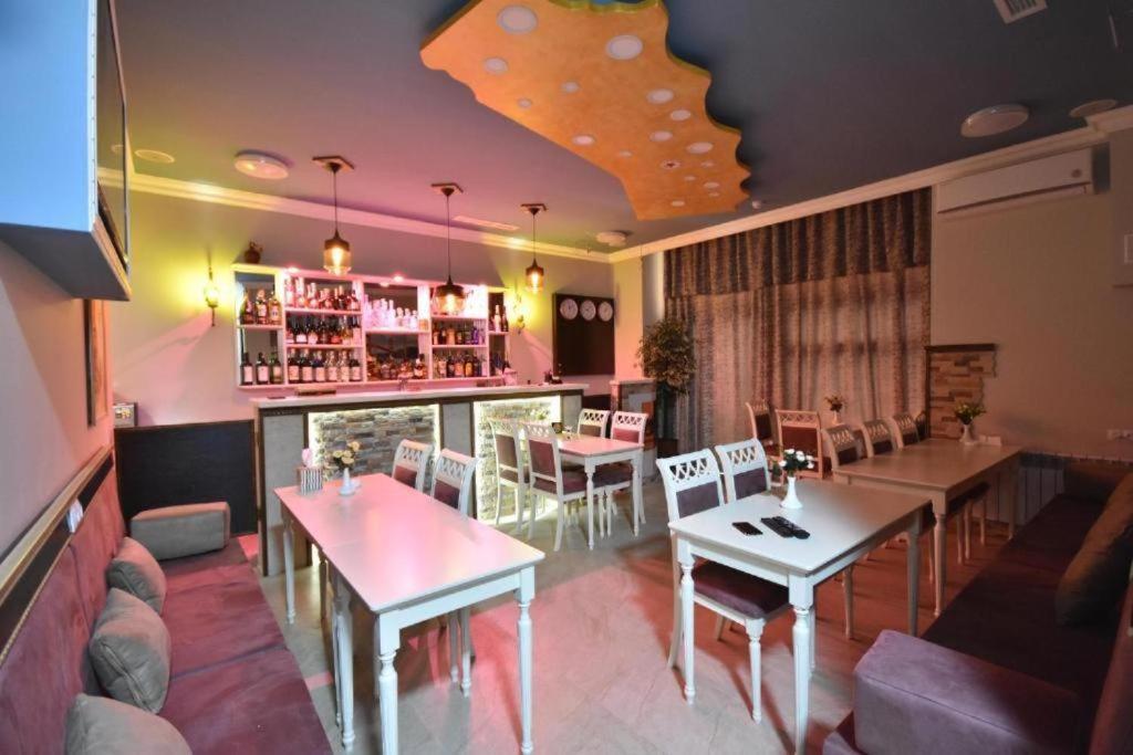 California Boutique Hotel Yerevan Bagian luar foto